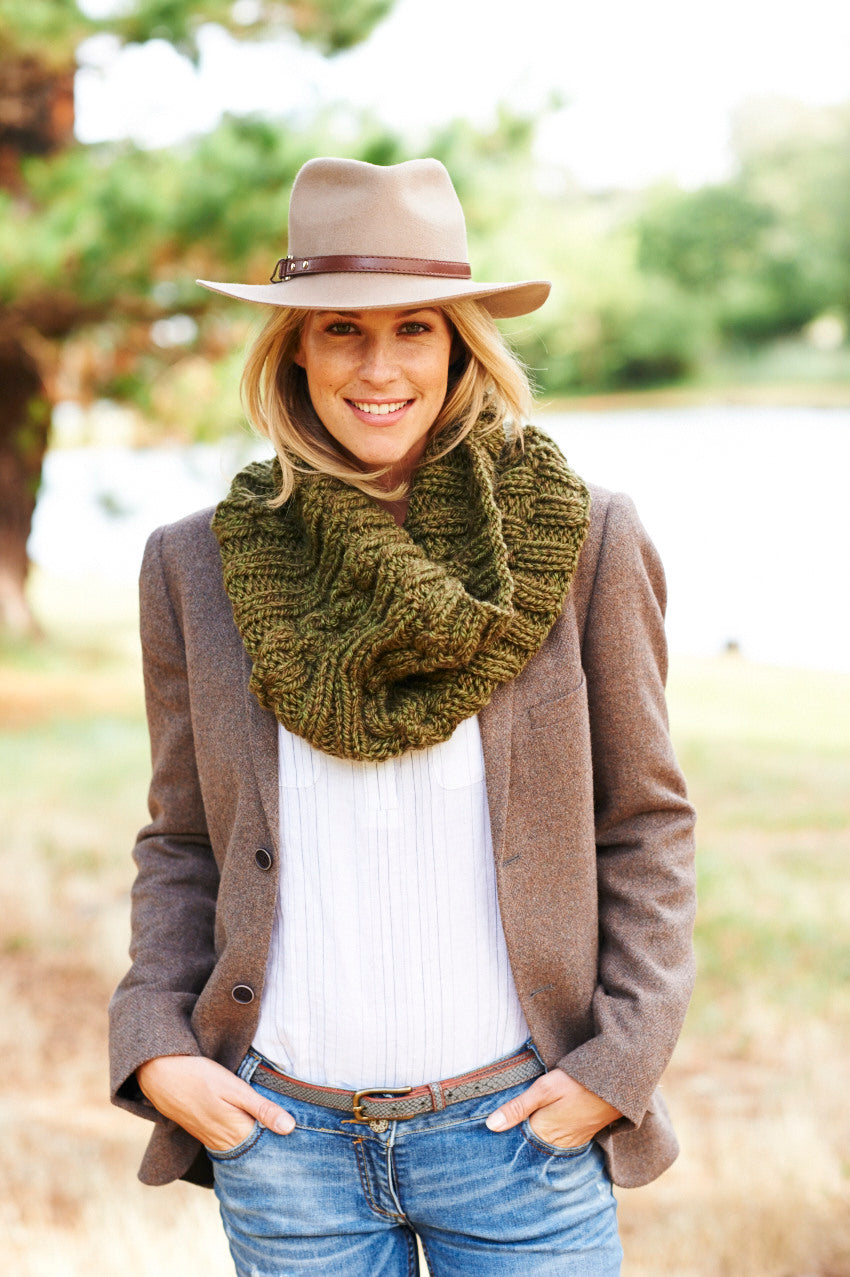 Stylecraft Life Super Chunky Knitting Pattern 9127